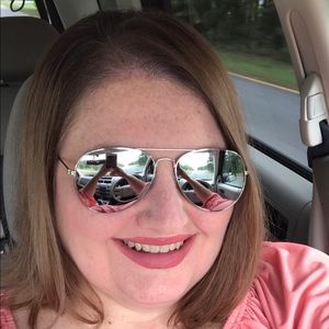 Meet your Posher, Leanne